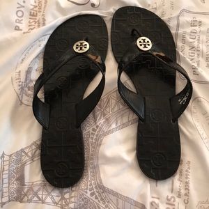 Tory Burch THORA- PATENT CALF BLACK